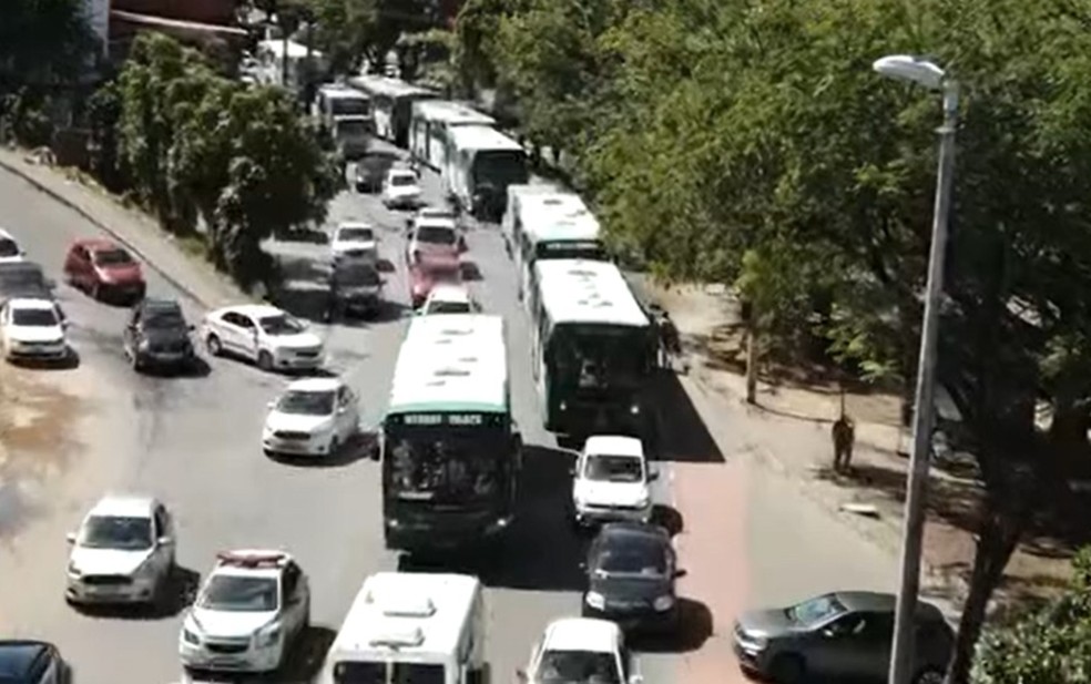 Em novo protesto, rodoviários demitidos do CSN cobram pagamento de